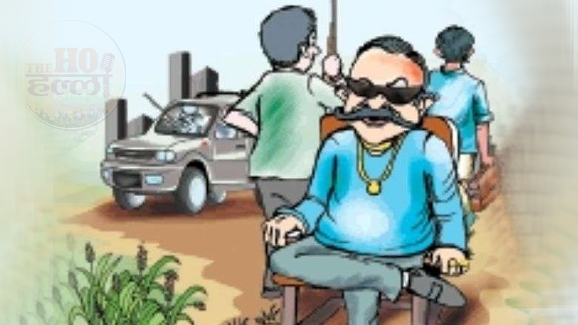 सरकार की तमाम कोशिशों के बावजूद सरकारी अभिलेखों में हेरफेर कर भूमाफिया लगातार सरकारी जमीनों पर अवैध कब्जा कर रहे हैं। इसमें विभागीय जिम्मेदारों की संलिप्तता से भी इंकार नहीं किया जा सकता। मामला बहराइच जिले के पयागपुर तहसील का है, जहां ग्राम पंचायत इमिलाइयागंज के निवासी अंकित पाण्डेय का दावा है कि उनके पिता ने गाटा संख्या 266 की जमीन खरीदी थी, जो सरकारी अभिलेखों में भी दर्ज है। इसी जमीन के सामने ग्राम पंचायत लालपुर के चकबंदी अभिलेखों में दर्ज पुराने गाटा संख्या 268 और 269 पर चक मार्ग और नाला प्रदर्शित है। लेकिन, रामफेरन पुत्र दुखहरण ने अभिलेखों में छेड़छाड़ कर इस जमीन को अपने नाम करा लिया। जबकि श्रेणी 06 की सरकारी जमीन को किसी भी प्रकार से स्थानांतरित या बदला नहीं जा सकता। इससे परेशान होकर अंकित पाण्डेय ने उपजिलाधिकारी पयागपुर और अन्य संबंधित अधिकारियों से न्याय की गुहार लगाई, लेकिन कोई सुनवाई नहीं हुई। थक-हारकर अंकित ने लखनऊ उच्च न्यायालय की खंडपीठ में एक जनहित याचिका (पीआईएल) दायर की, जिस पर सरकार ने संज्ञान लिया। सरकार ने मामले की जांच के लिए जिले के अधिकारियों को निर्देश दिया। पुलिस और अन्य संबंधित अधिकारी अब मामले की जांच कर रहे हैं। पीड़ित के आरोप: अंकित पाण्डेय का आरोप है कि उपजिलाधिकारी पयागपुर दिनेश कुमार ने उन्हें धमकाते हुए कहा कि इस जमीन के लिए तुम्हारा मर्डर भी हो सकता है, इससे दूर रहो, इसमें बड़े-बड़े लोग शामिल हैं। इस कारण वे वाद की फाइल को दूसरी तहसील में स्थानांतरित नहीं होने दे रहे हैं। अंकित का कहना है कि उन्हें एसडीएम पयागपुर दिनेश कुमार से न्याय की उम्मीद नहीं है, इसलिए उन्होंने उच्च न्यायालय समेत प्रदेश और जिला स्तर पर न्याय की मांग की है। एसडीएम पयागपुर का बयान: उपजिलाधिकारी दिनेश कुमार का कहना है - "मामला न्यायालय में विचाराधीन है। केवल आरोप लगाने से आरोप सत्य नहीं हो जाते। मामले की जांच चल रही है, और जांच के आधार पर कार्रवाई की जाएगी।"