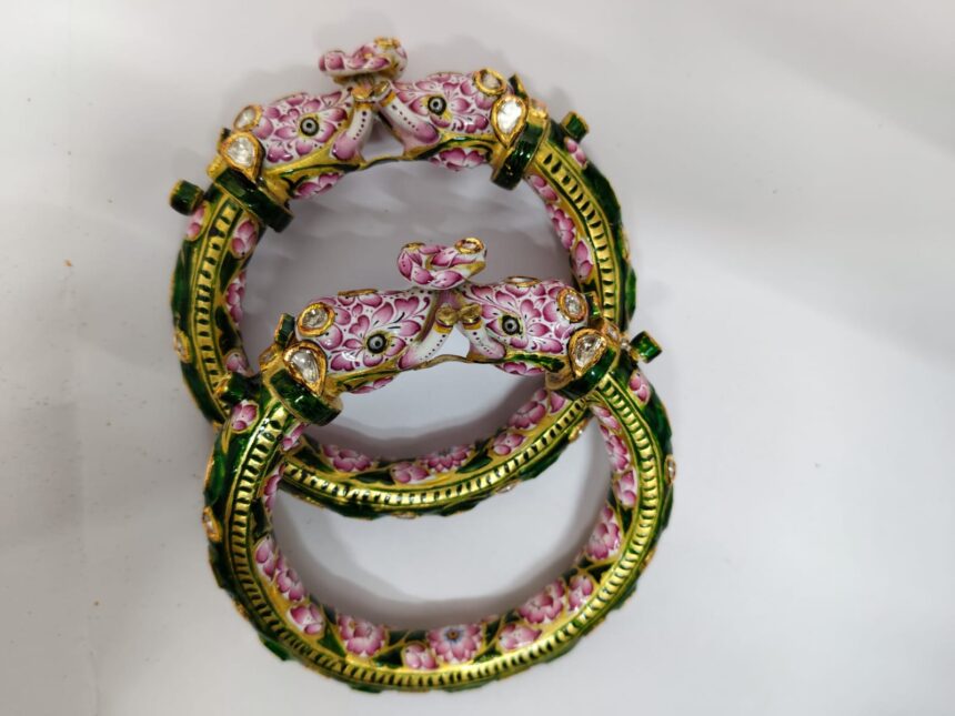 Gulabi meenakari