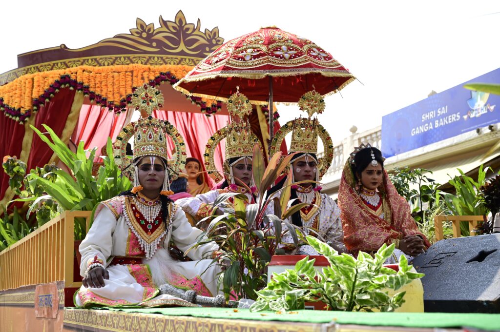 अयोध्या दीपोत्सव में राम दरबार की झाँकियाँ राम दरबार की झाँकियाँ अयोध्या दीपोत्सव में