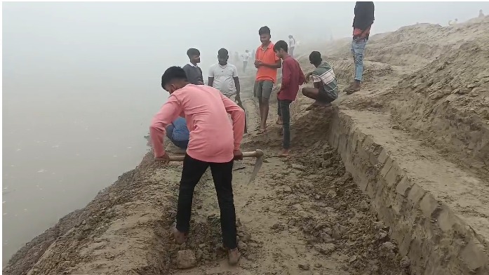 छठ पूजा की वेदी बनाने की तयारी