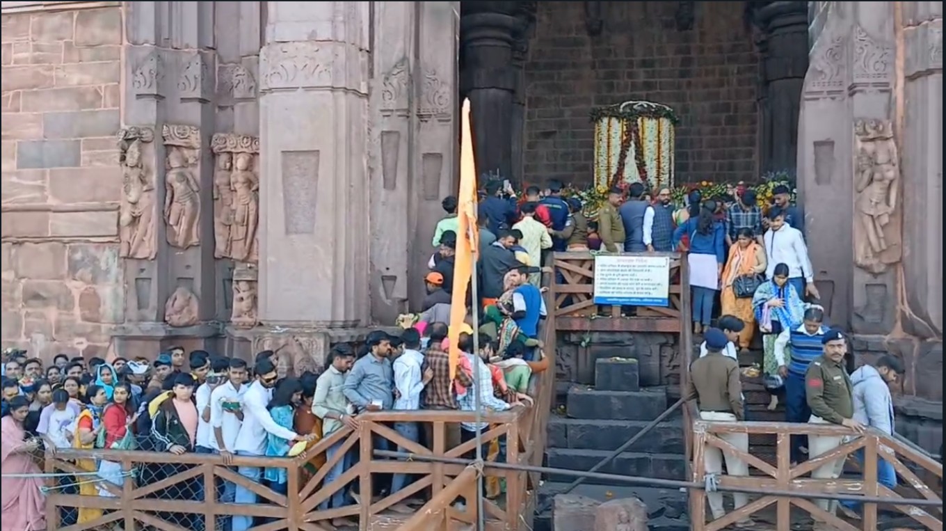 Mahashivratri: Thousands of devotees visited Mahadev in the ancient Bhojpur Shiva temple of MP's Somnath.