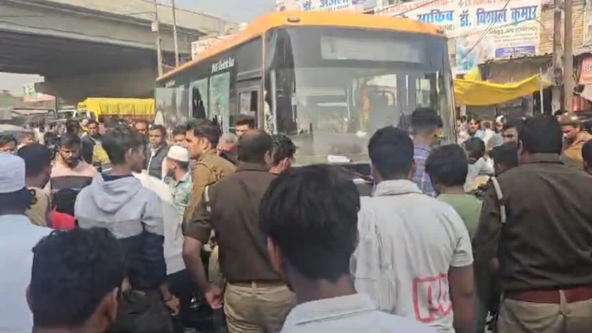 Ghaziabad: Bus going to Mussoorie hits many passengers, two including a child killed