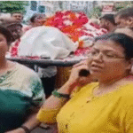 UP: Daughters carried their father's bier, bid him farewell in this way to fulfill his last wish