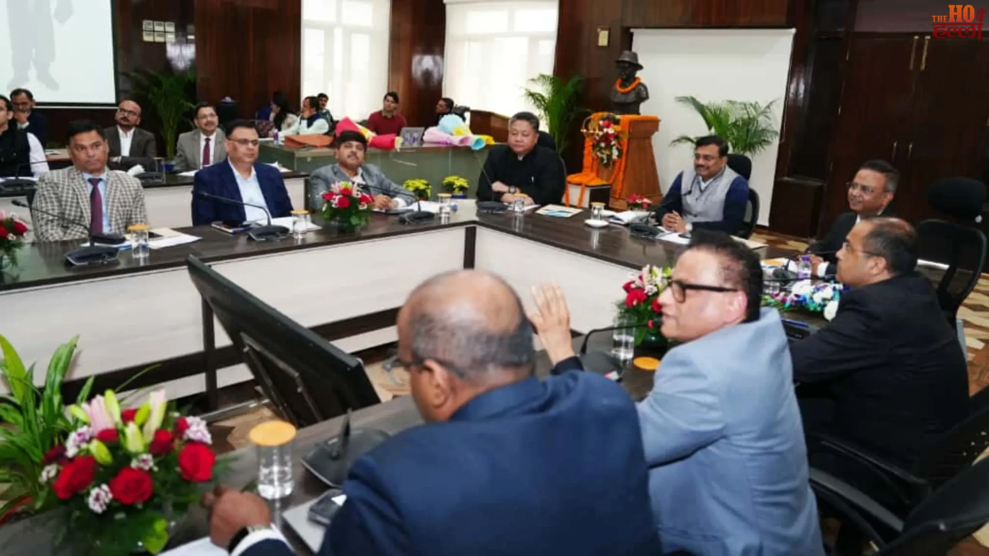 Admin Officers Discuss Uttarakhand Viksit 2047 Roadmap