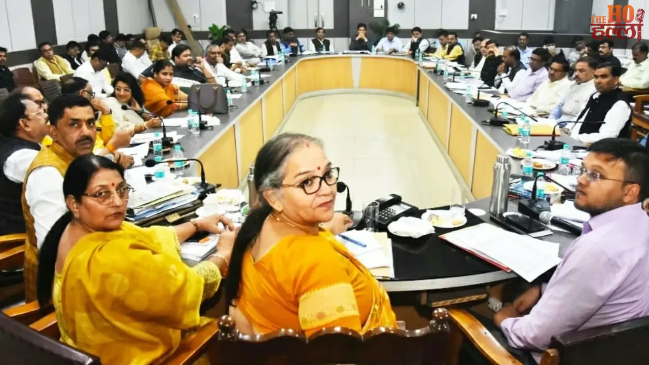 Lucknow Mayor–Commissioner Dispute