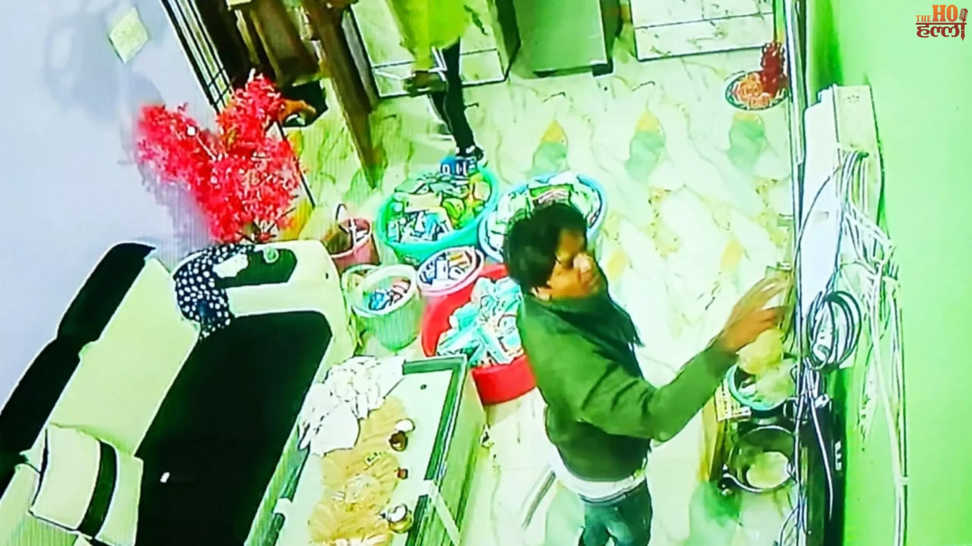 Lucknow Theft Car-Borne Thieves Steal Goods Worth Lakhs