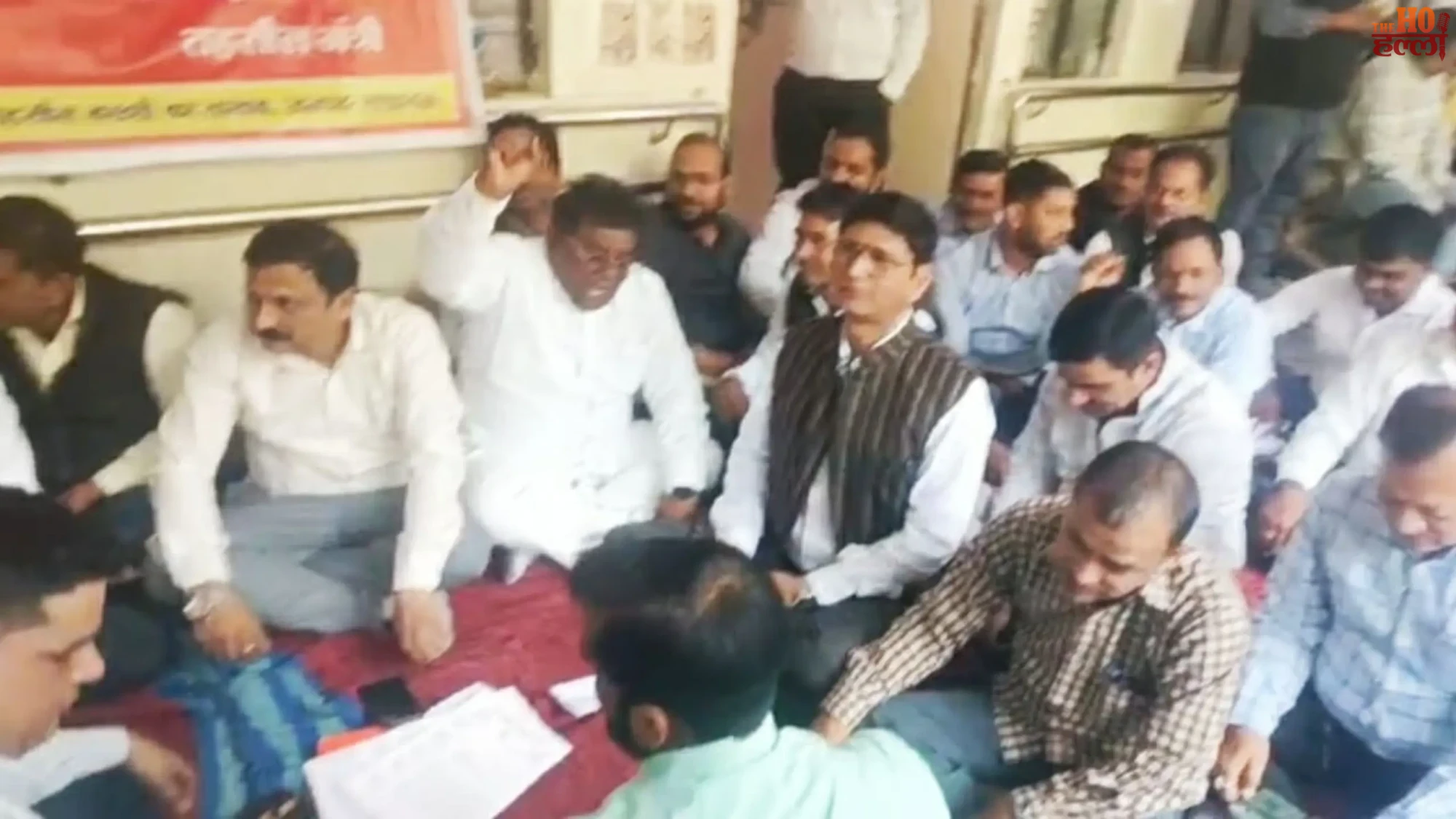 samadhan-diwas-dm-hears-grievances-amid-lekhpal-protest