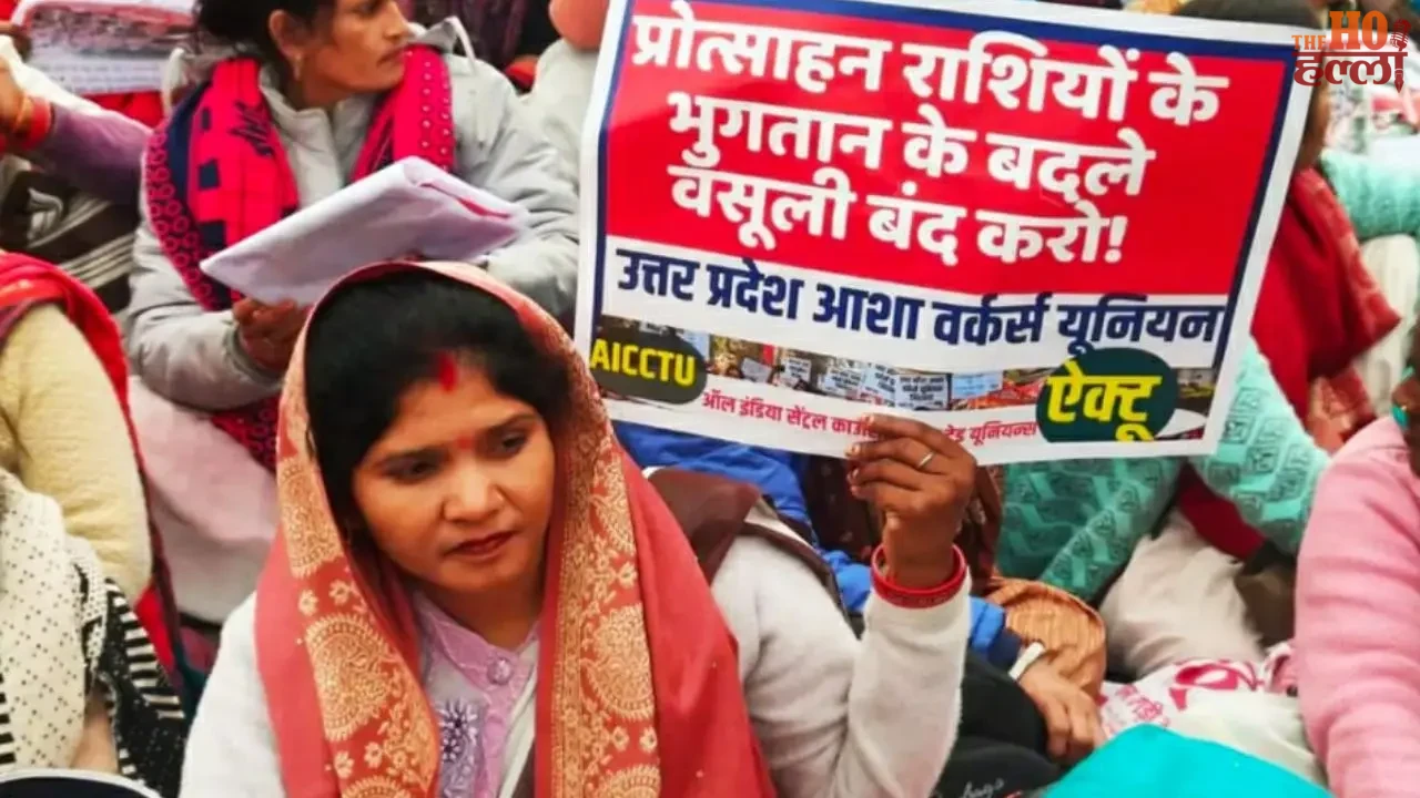 Asha workers camped in Charbagh demanded justice