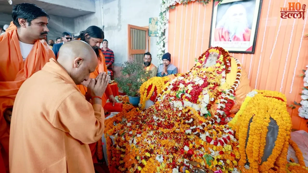 CM Yogi Visits Ayodhya Pays Tribute to Peethadhishwar Vedanti
