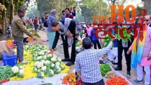 Deputy CM Buys Vegetables in Bulk Vendors Delighted (1)