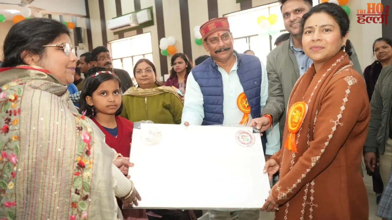 DM's School Lighting Up Homes with Education