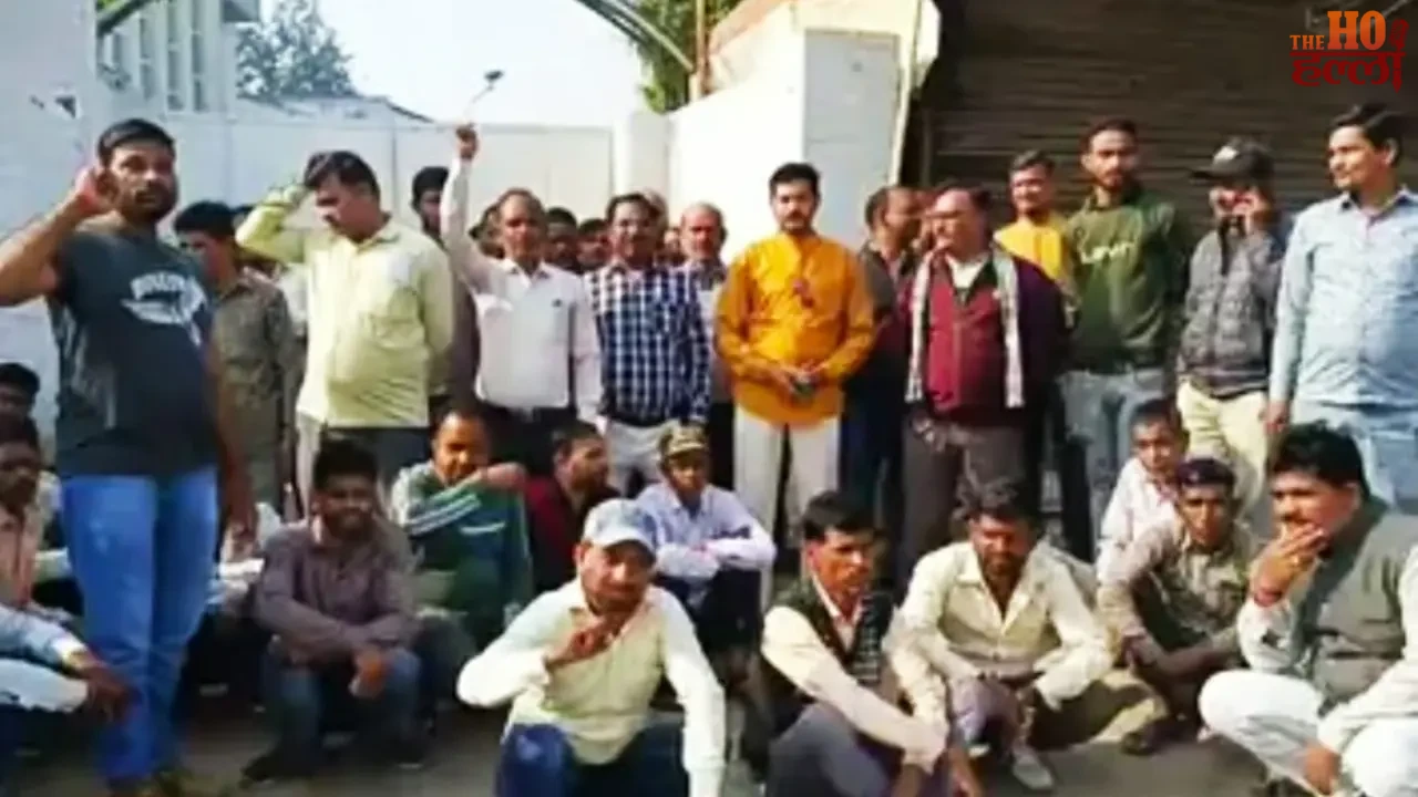 Empty pockets before Holi Workers unite for wages