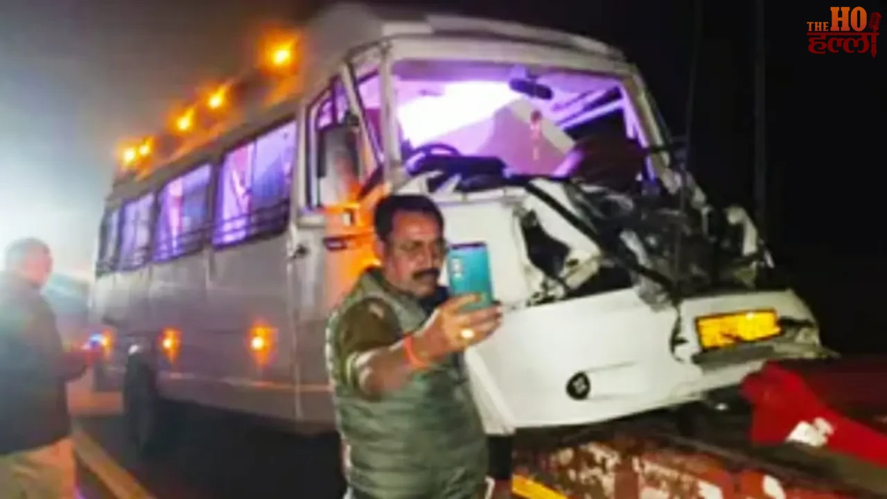 Traveller going to Ayodhya met with an accident