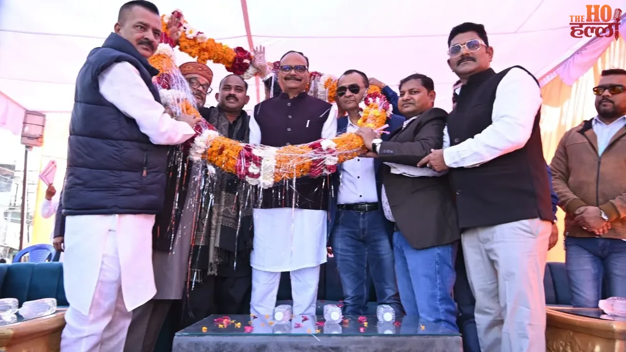 United Strength of Traders in Lucknow Forged