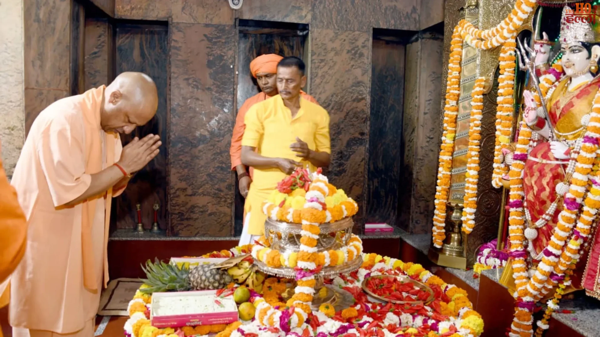 CM Yogi Visited the Court of Maa Pateshwari for Puja