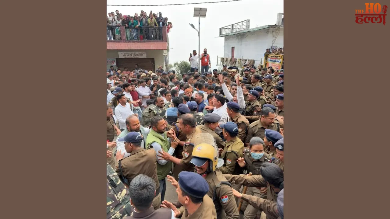 Congress Workers and Police Clash Over Protest Barricades