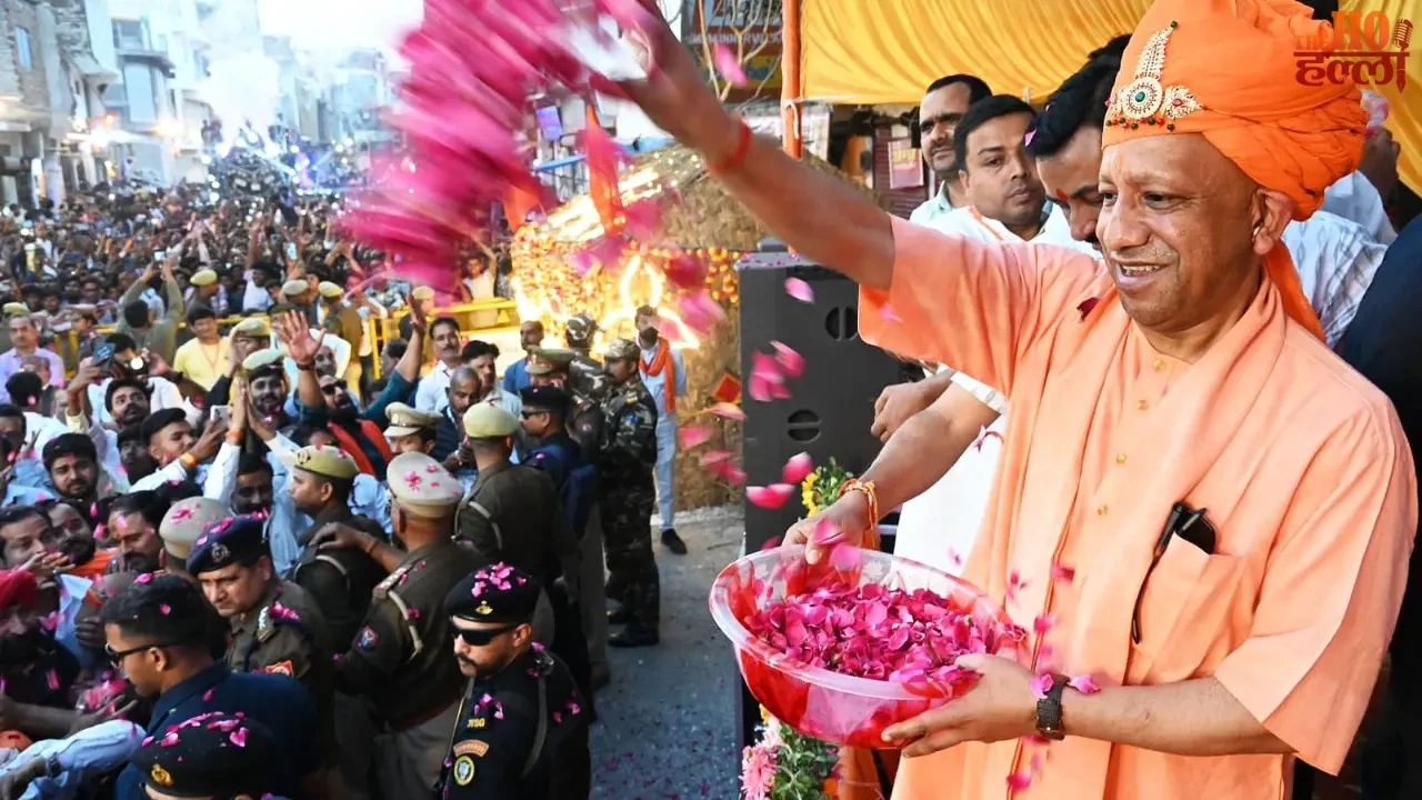 Message of harmony with colors in Gorakhpur parade