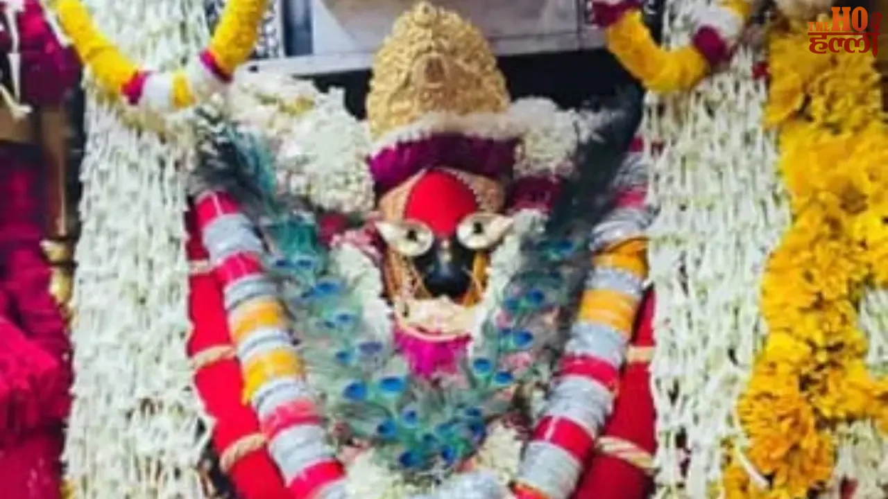 Navratri Devotees Waiting for Darshan of Goddess