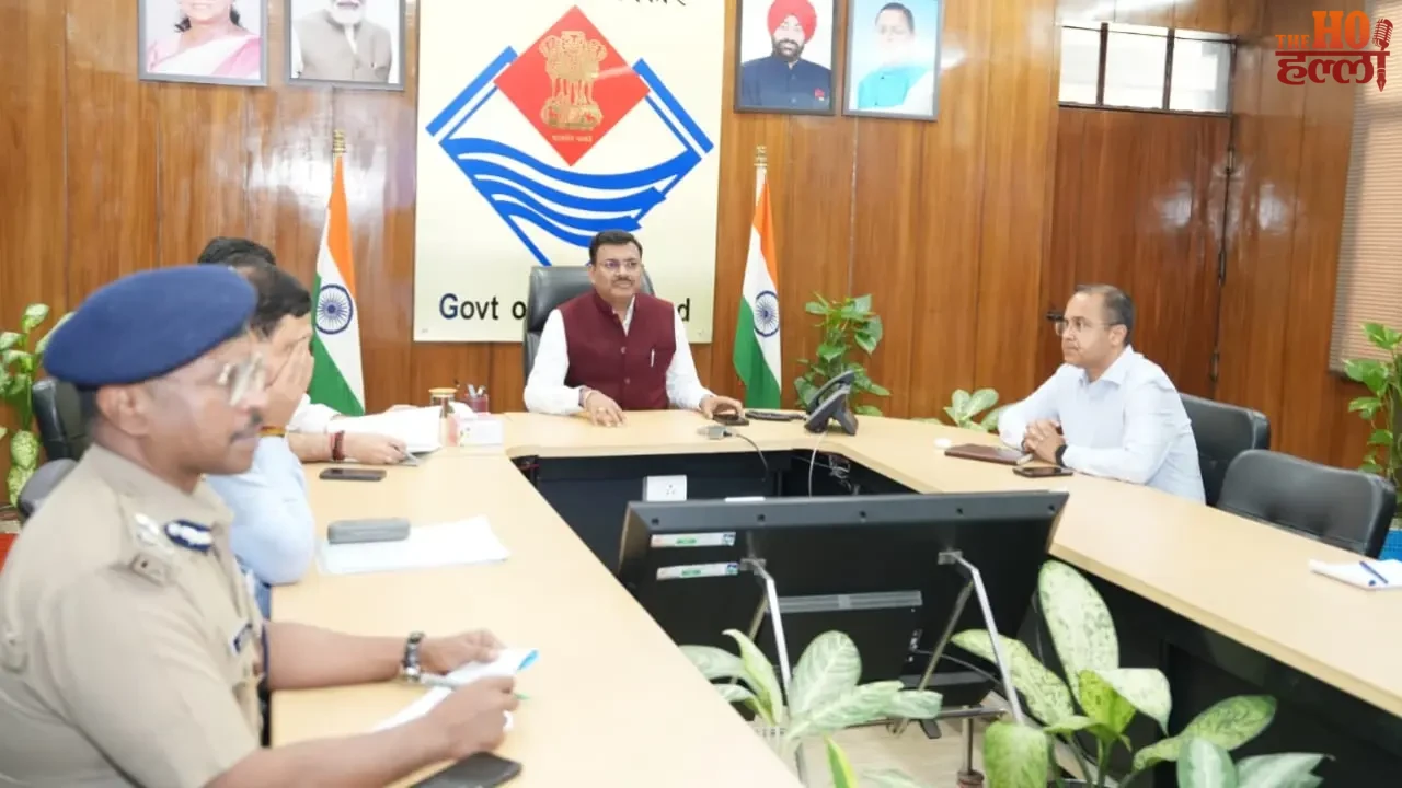 The Chief Secretary instructed the police officers on security