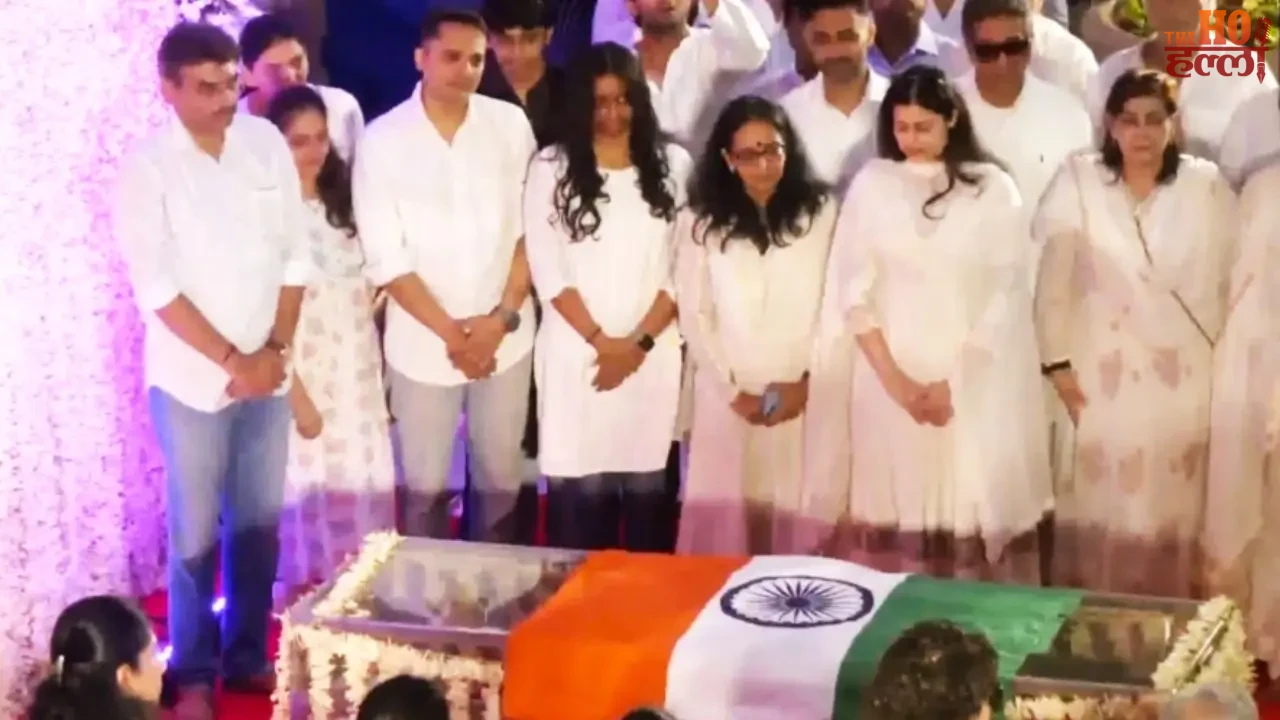 Asha Bhosle receives state honours during tribute event