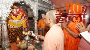 CM Yogi in Kashi Worships at Kashi Vishwanath (1)