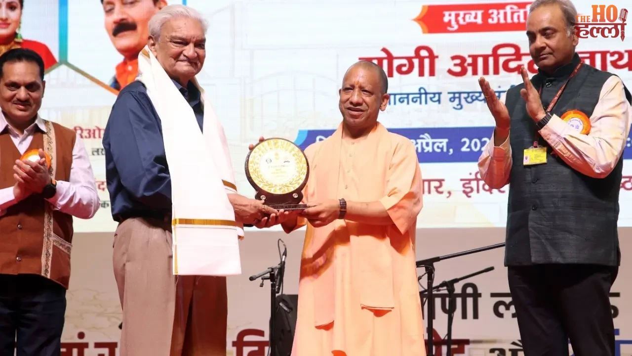 Echo of respect on the foundation day of Akashvani Lucknow, CM Yogi honored the dignitaries.