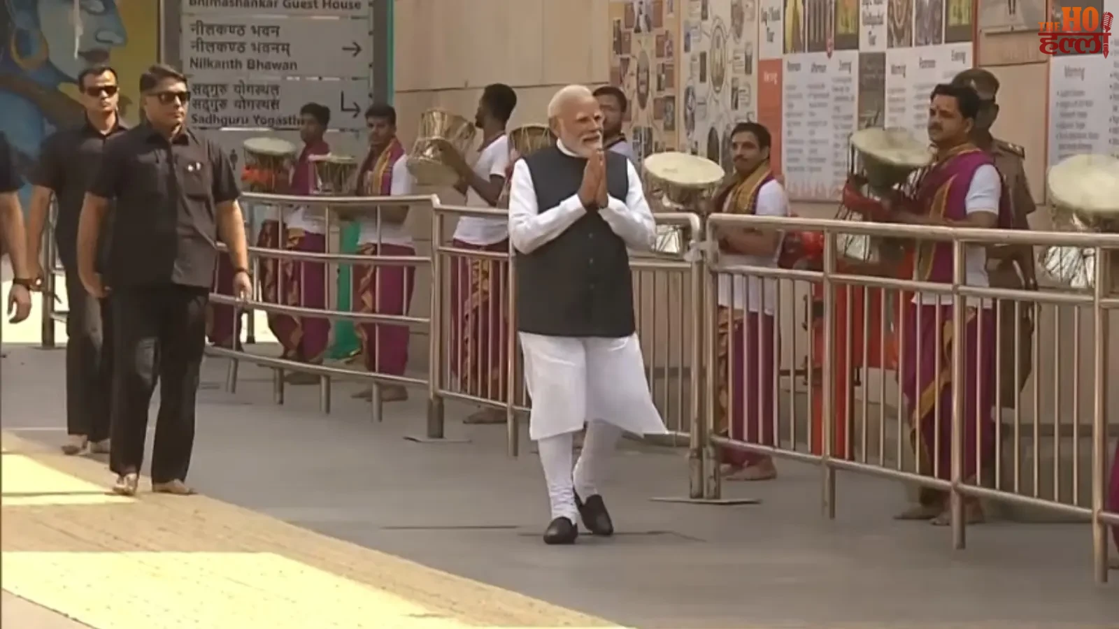 PM Modi Bows at the Feet of Baba Vishwanath in Kashi