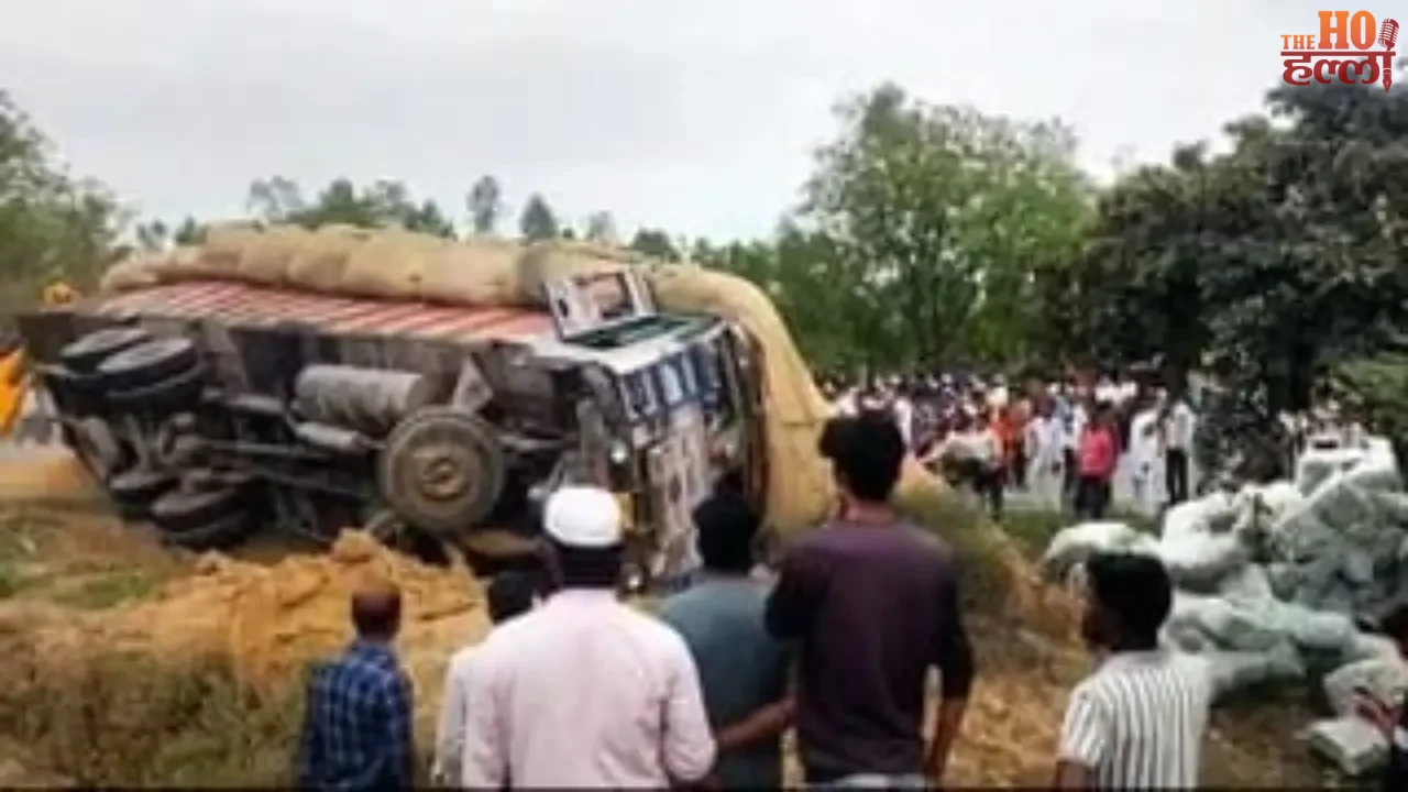 Sitapur Truck Loaded with Husk Overturned Accident