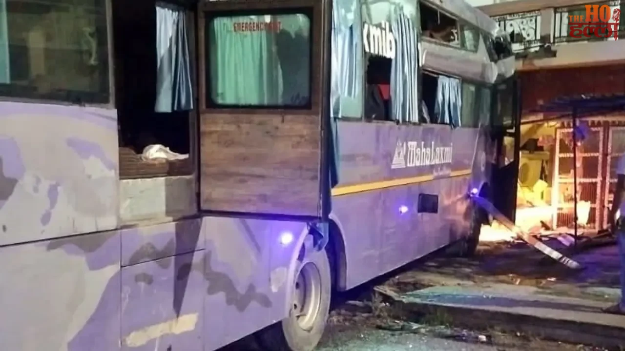 To avoid a truck a sleeper bus loses control and crashes