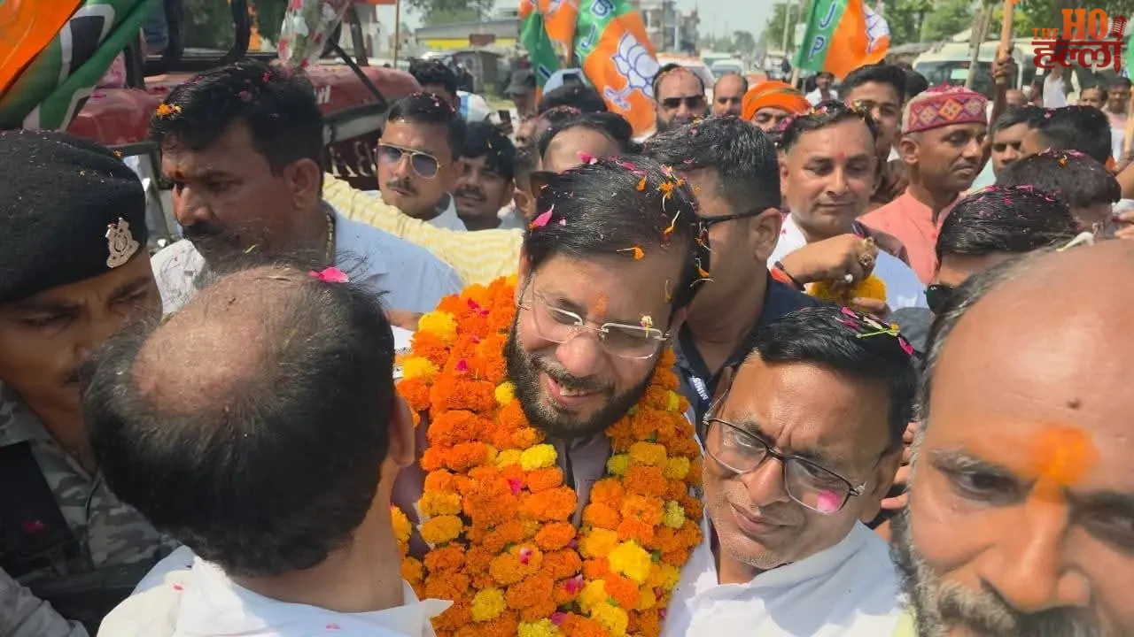Cabinet Minister Manoj Pandey Receives a Rousing Welcome