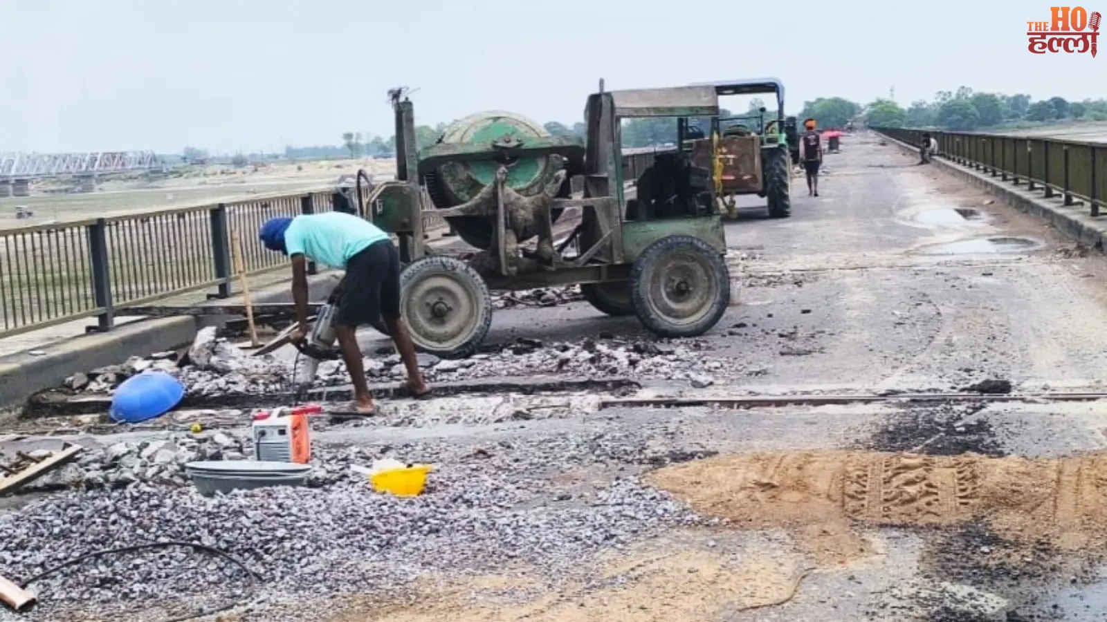 People are Struggling with Traffic Jams at Sanjay Setu