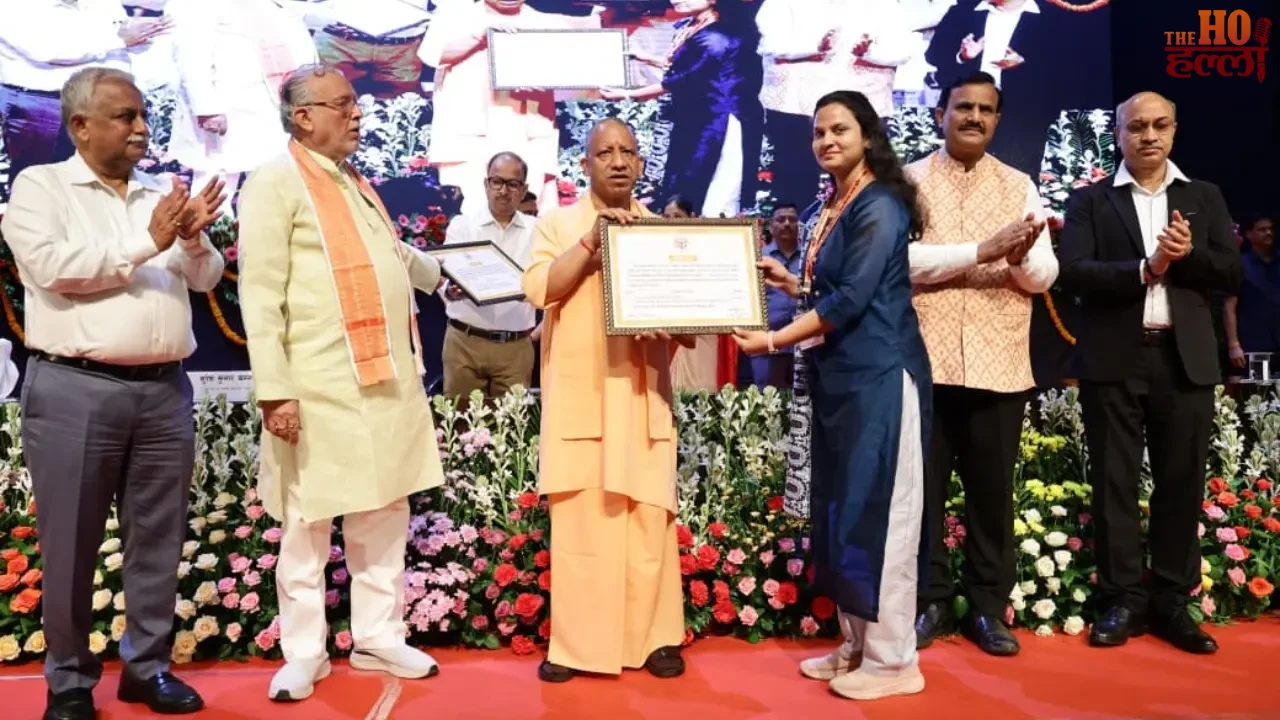 Yogi Adityanath Gave Appointment Letters to 500 Auditors