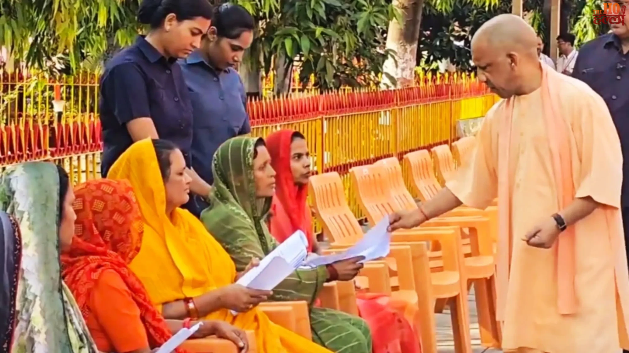 gorakhpur-janata-darshan-cm-yogi-adityanath-assures-medical-aid