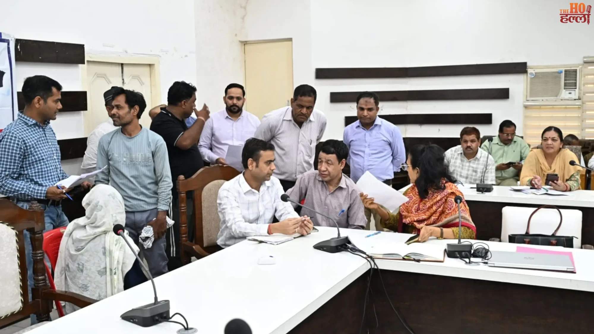 haridwar-adm-vaibhav-gupta-resolves-public-complaints-dm-office-jansunwai