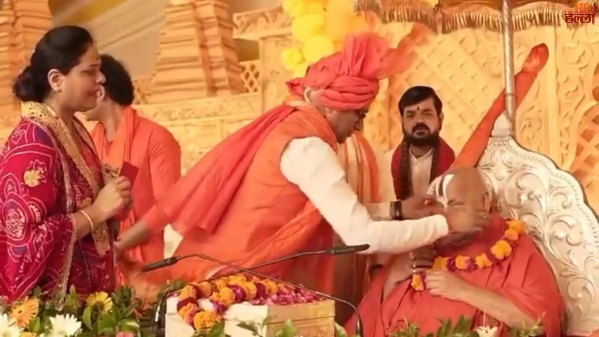 Jagadguru Rambhadracharya Declares Dr Neeraj Bora's Victory in Lucknow