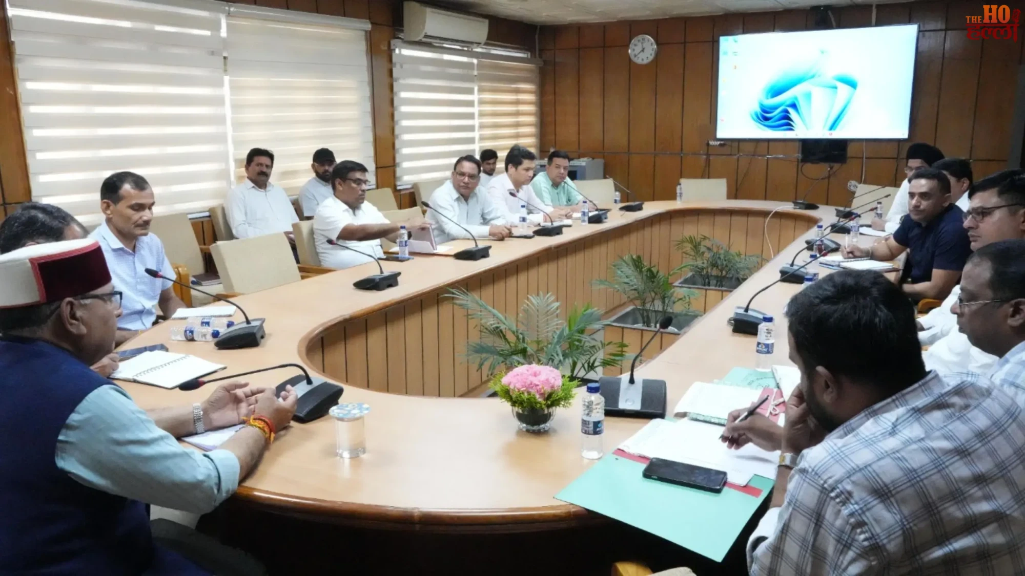 khajan-das-dehradun-monsoon-review-meeting-road-repair-water-logging