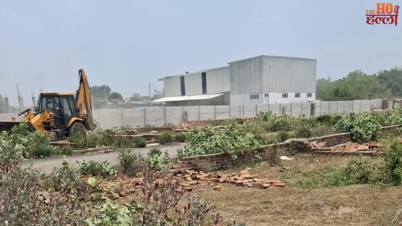 LDA Bulldozer Action Against Illegal Colonies in Gomtinagar