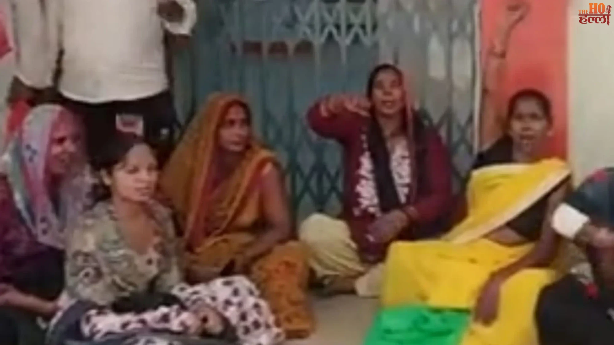 lucknow-bank-of-baroda-fd-scam-protest-shakuntala-mishra-university