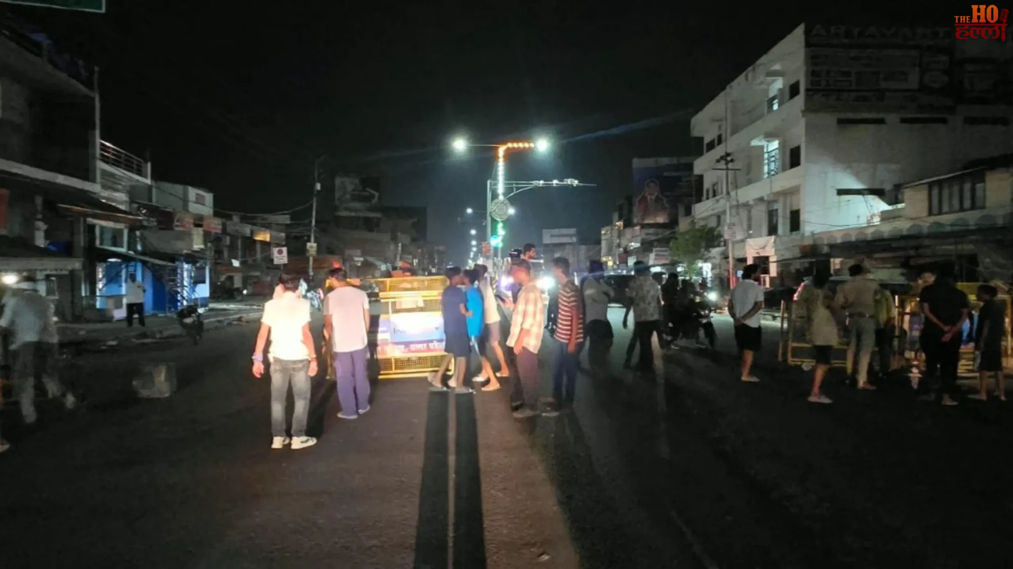 lucknow-power-outage-protest-angry-mob-attacks-power-house-je-escapes