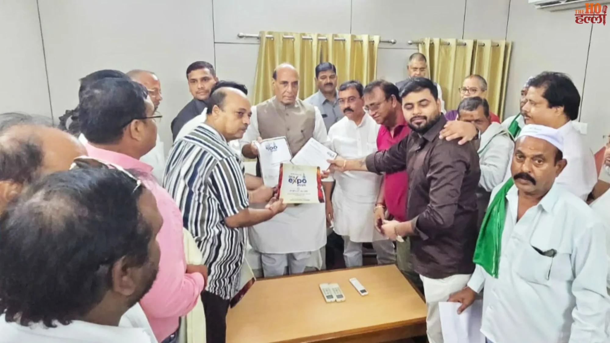 Mahasabha Delegation Meets Defence Minister on Issues