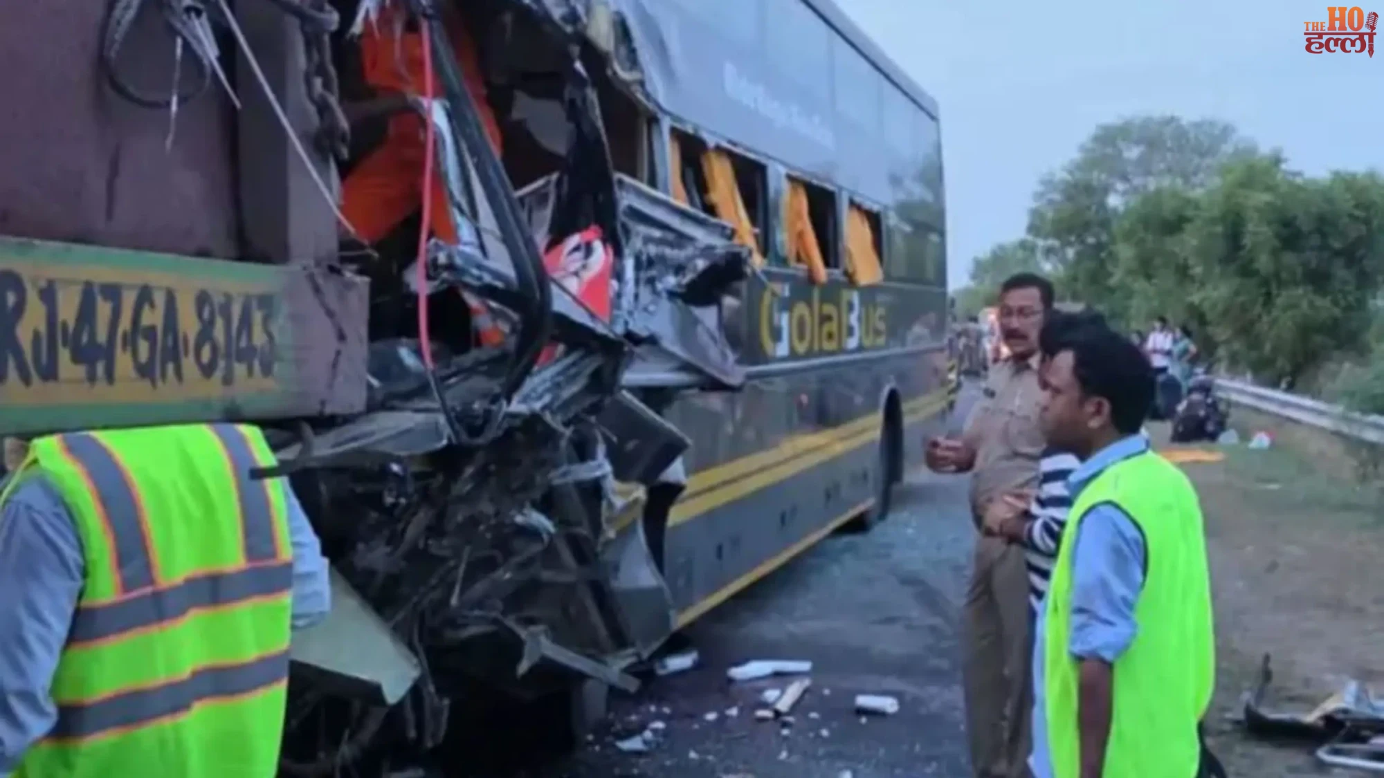 yamuna-expressway-accident-mathura-raya-volvo-bus-crash-four-dead