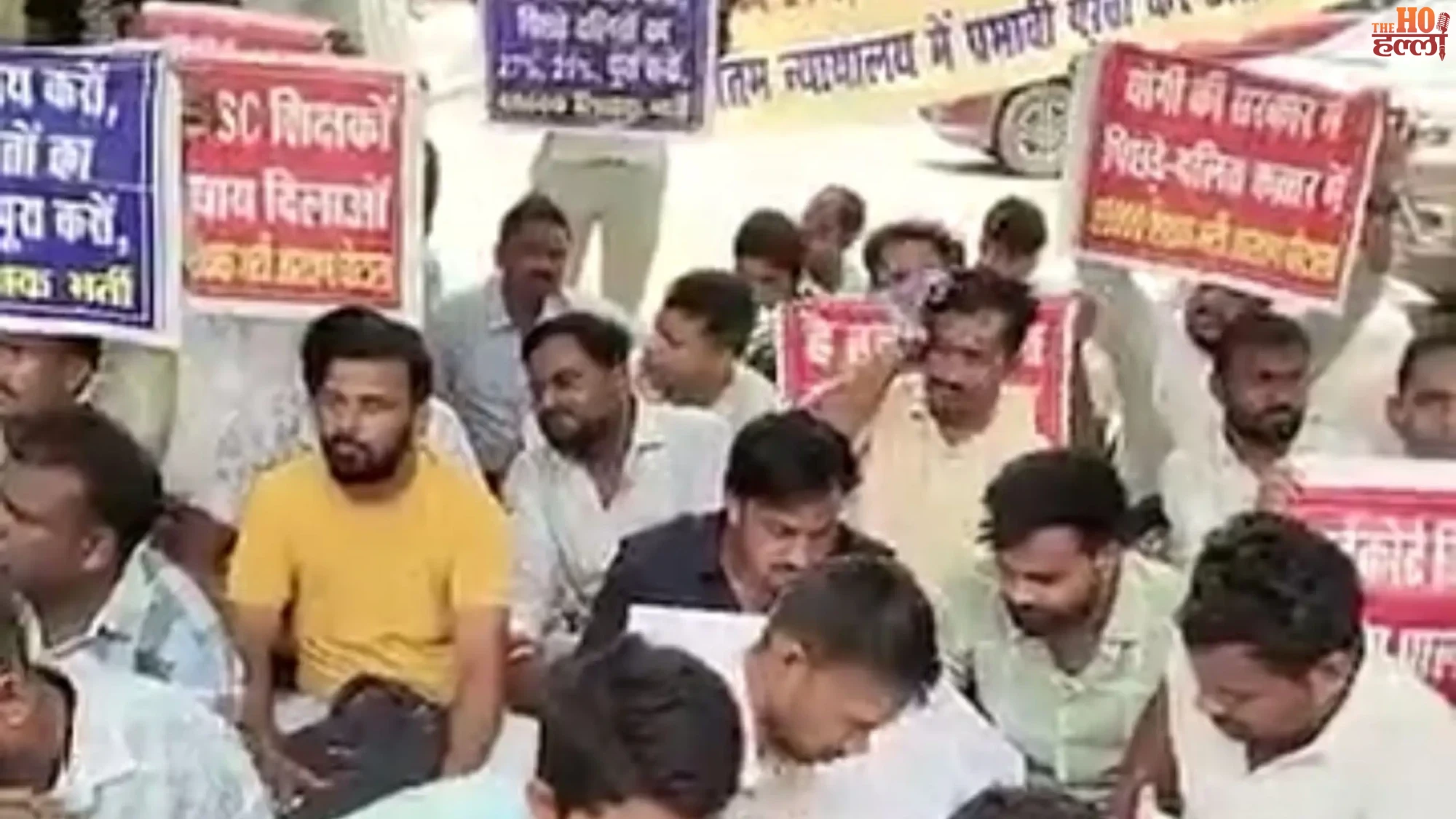 69000-teacher-recruitment-candidates-gherao-scert-office-lucknow-protest