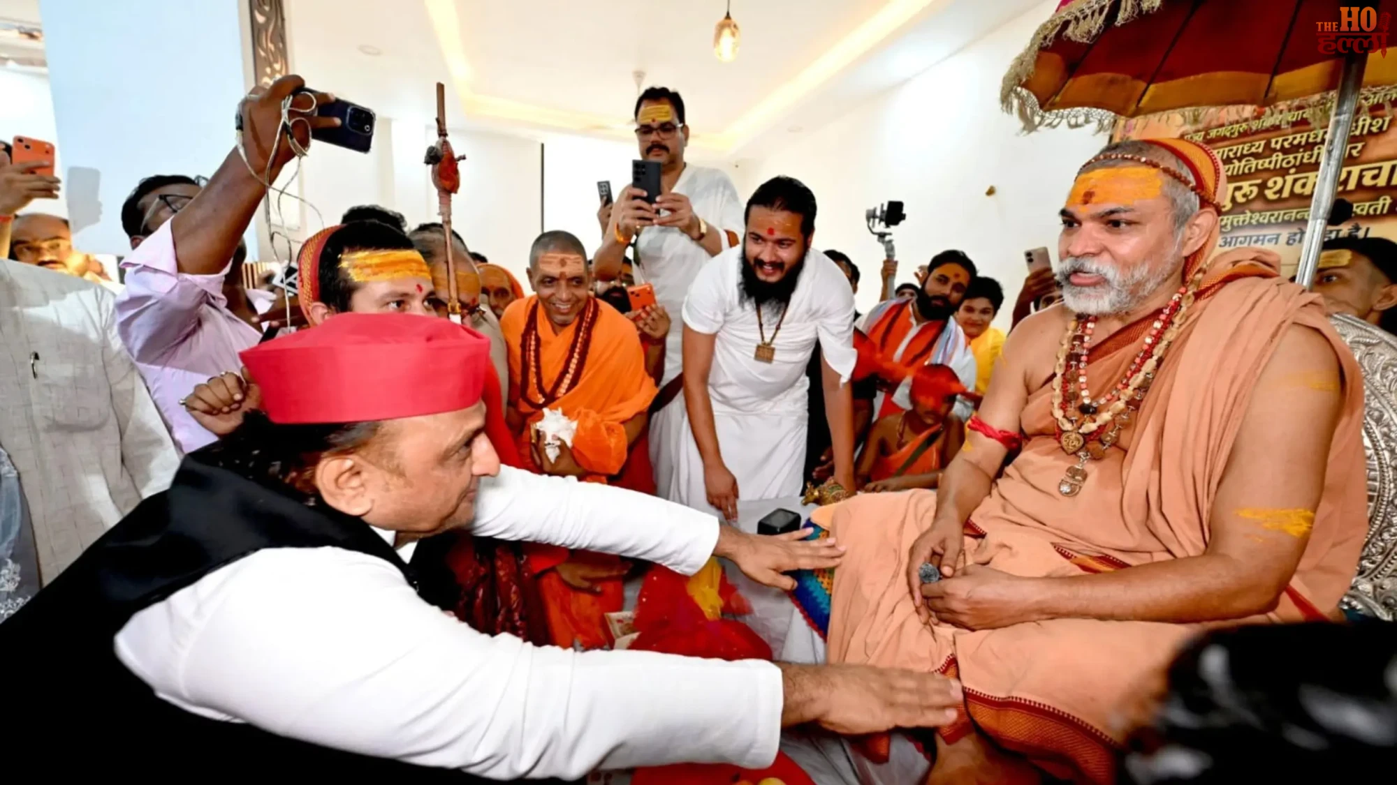 akhilesh-yadav-meets-shankaracharya-swami-avimukteshvaranand-lucknow