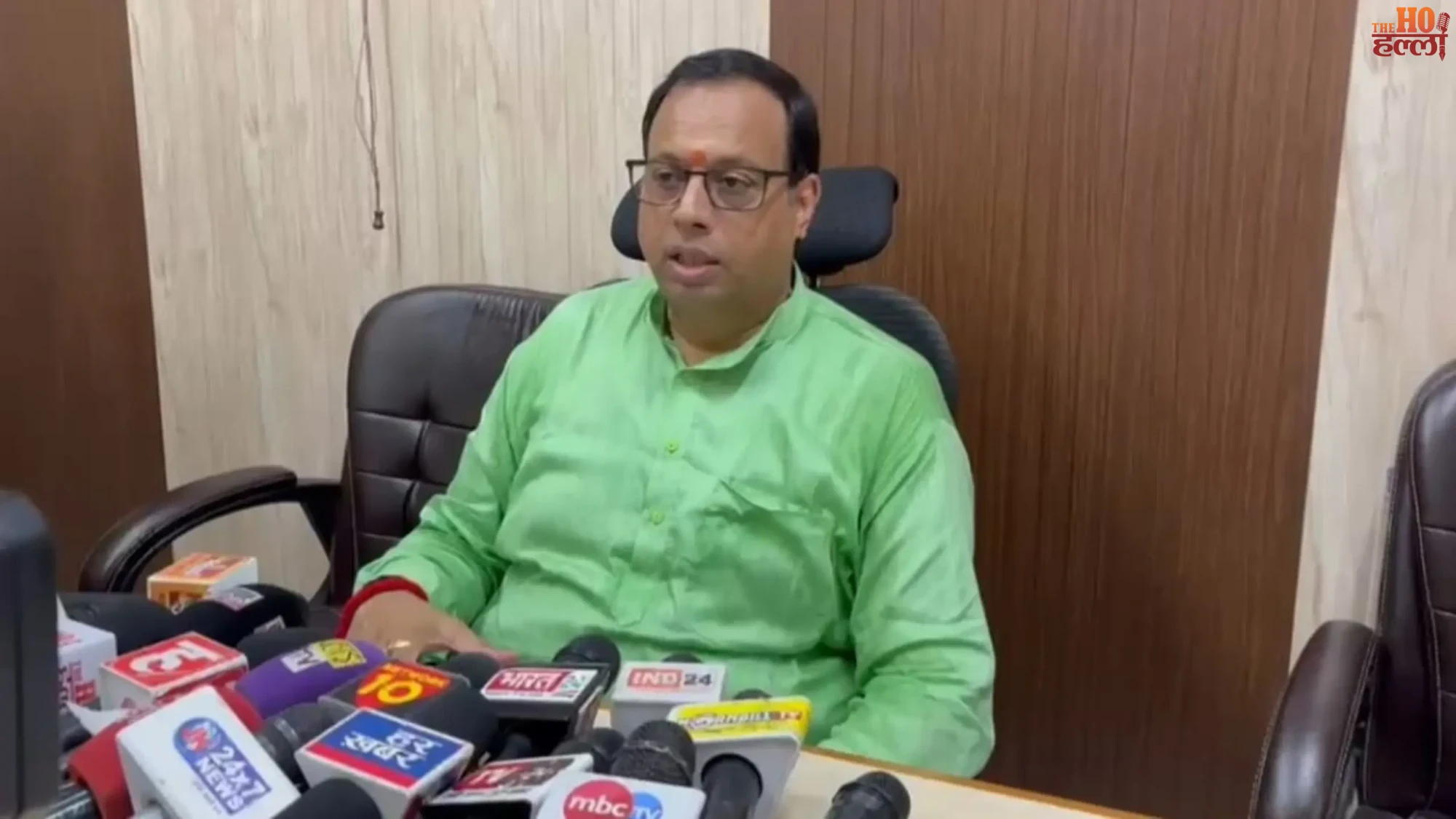 badrinath-donation-theft-case-bktc-president-hemant-dwivedi-ganesh-godiyal-debate