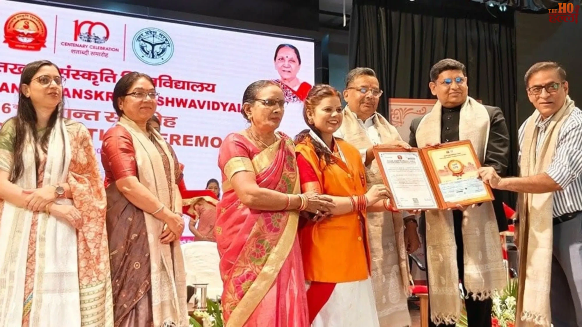bhatkhande-sanskriti-vishwavidyalaya-convocation-lucknow-girls-medals-shweta-gupta