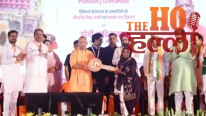 cm-yogi-adityanath-amroha-development-projects-beneficiaries-drone-laptop-distribution (2)