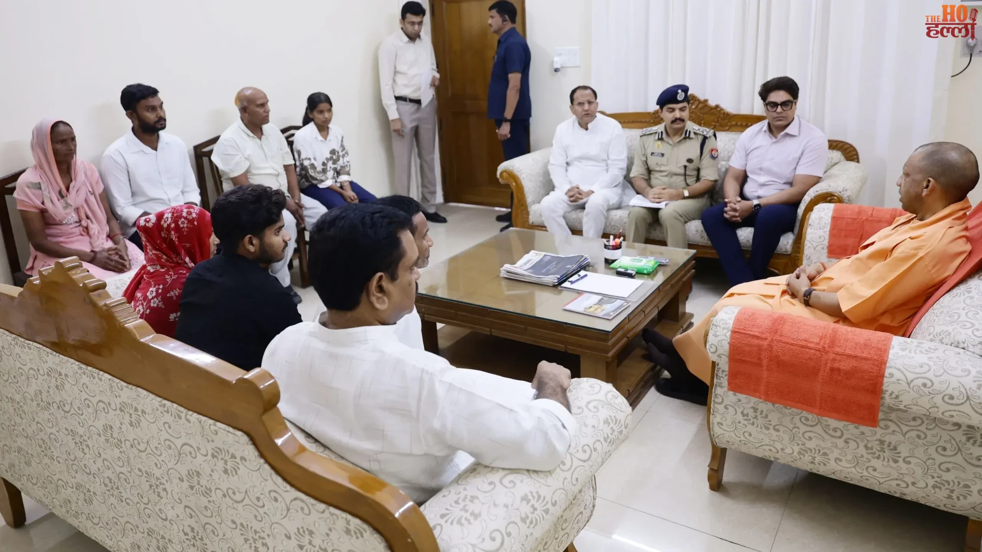 cm-yogi-meets-lalita-gautam-family-ghaziabad-compensation-meerut-case