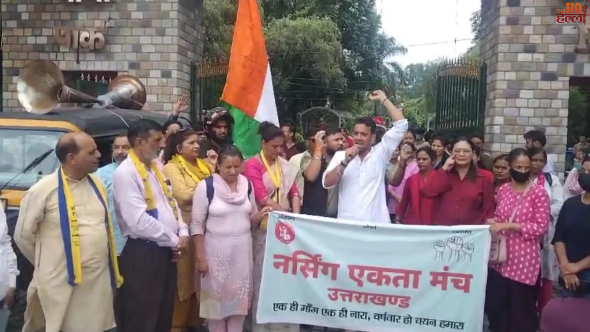 dehradun-nursing-students-protest-cm-awas-march-yearwise-recruitment