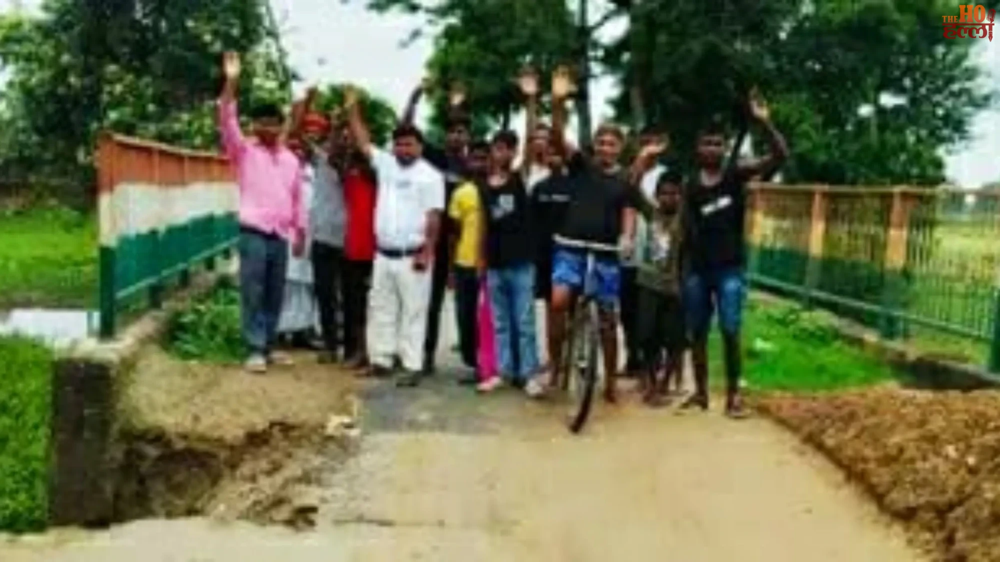 gorakhpur-heavy-rain-jhirjhirwa-bridge-approach-collapses-rapti-complex-waterlogging