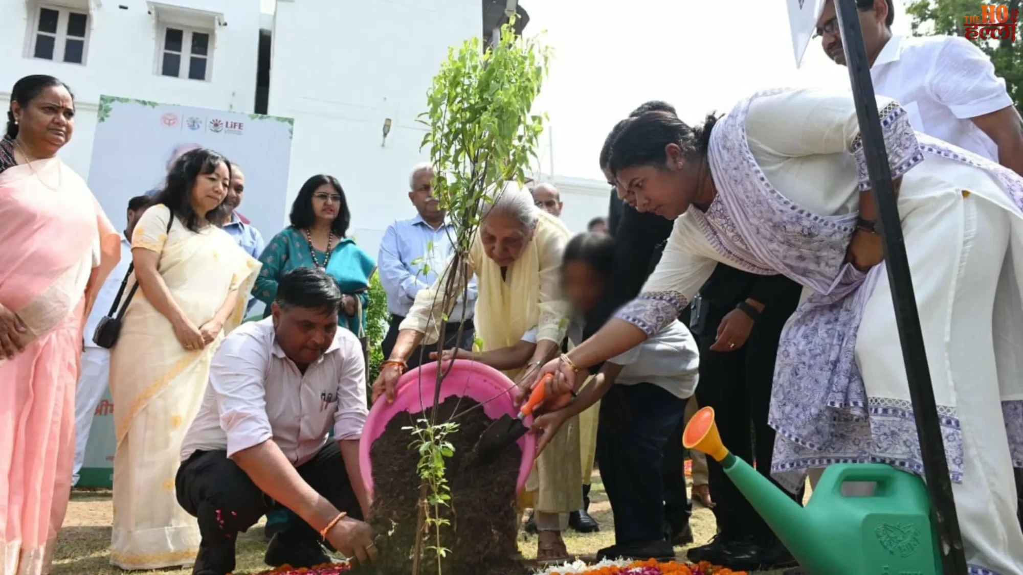 green-up-governor-anandiben-patel-plants-sandalwood-lucknow